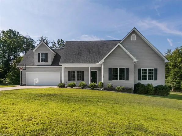 3392 Hedrick Meadow Dr, Gibsonville, NC 27249