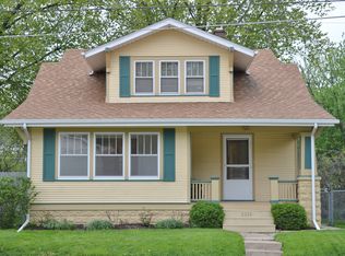 2215 7th St, Moline, IL 61265