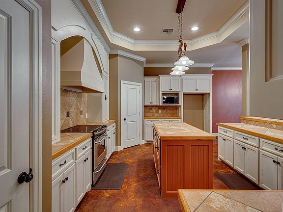 3rd image of 120 Creole Ln