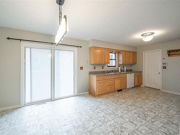 5th image of 22130 Rhyme Ln