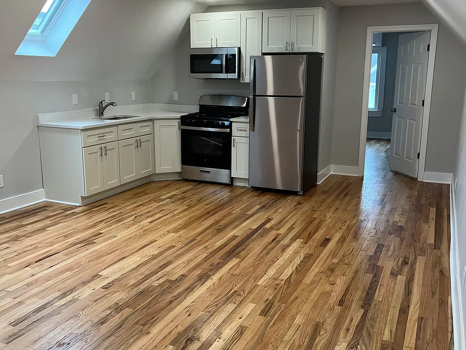 85 James St #3