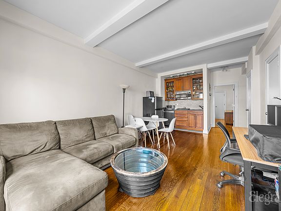 4th image of 116 W 72nd St APT 12C