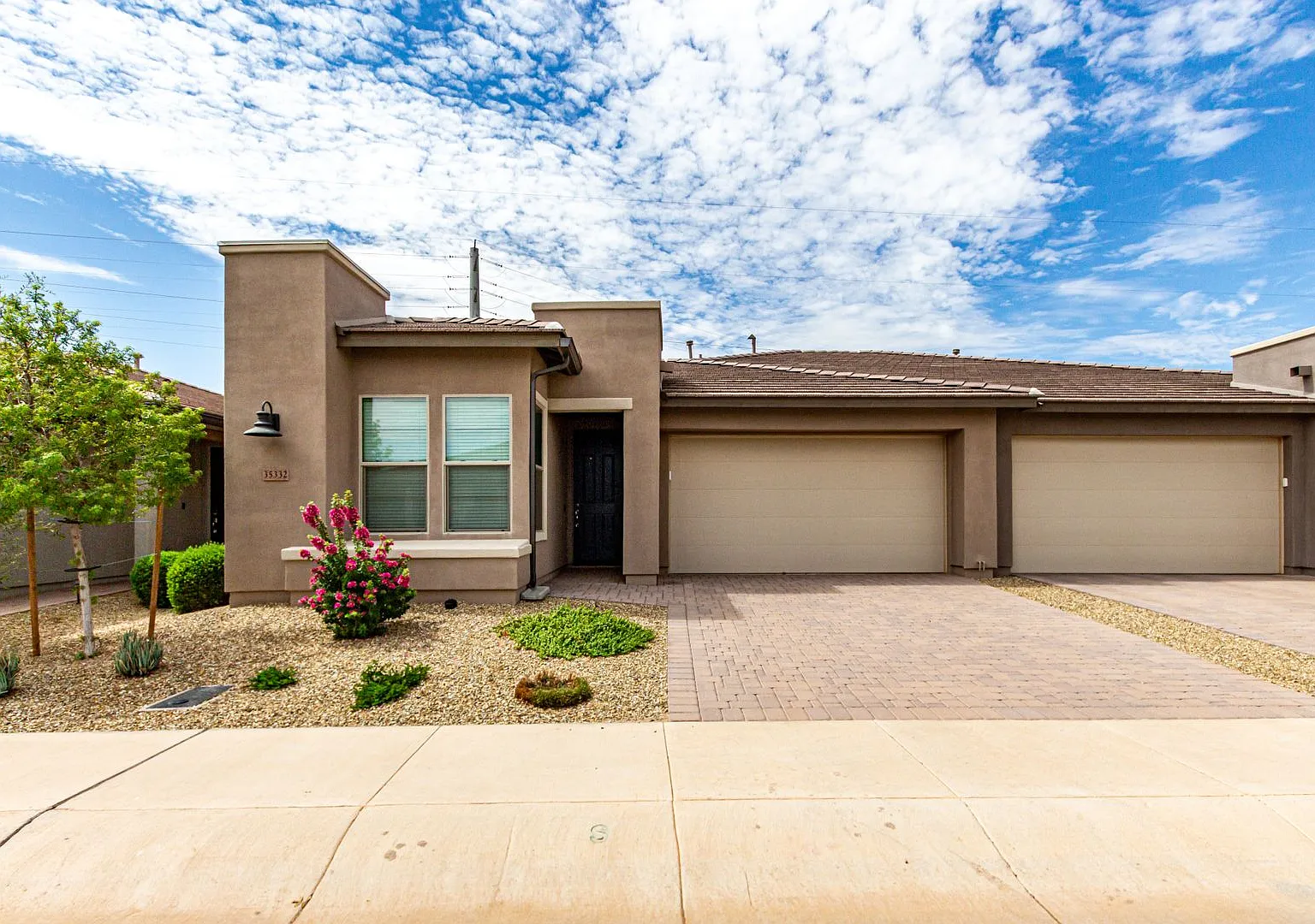 Luxury 2BR + Den Townhome in Amenity-Packed Community - Encanterra — Photo 1