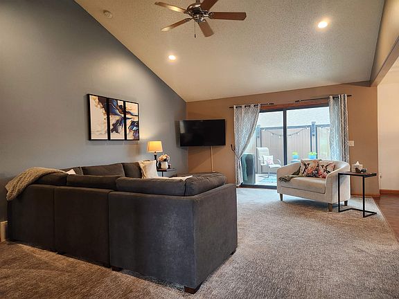 3rd image of 815 James Pl