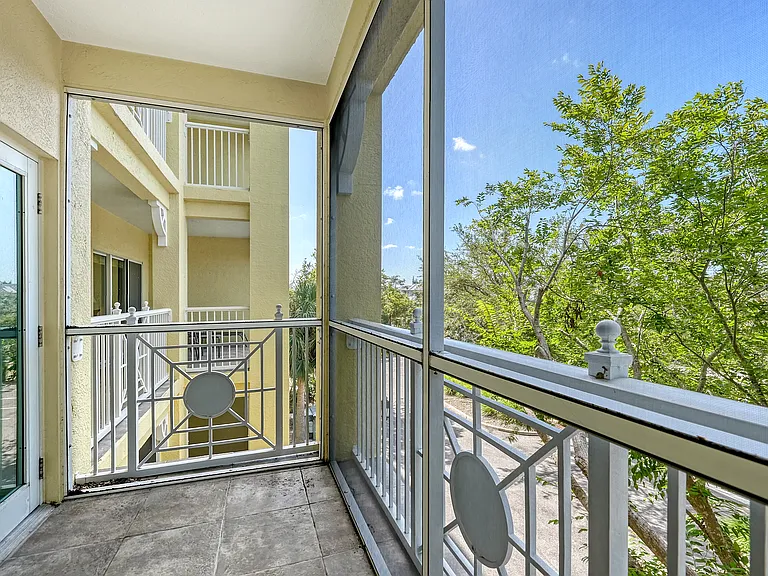 1308 Old Stickney Point Rd #W32 — Photo 58