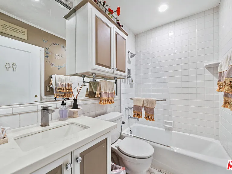 401 N McCadden Pl — Photo 27