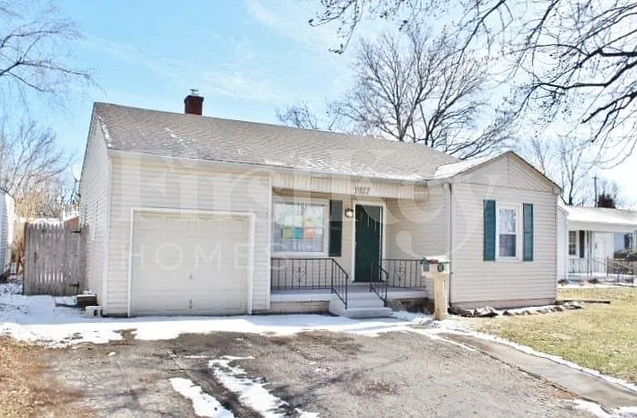 3 bed, 2.0 bath, 1132 sqft, $1,990 — Photo 1
