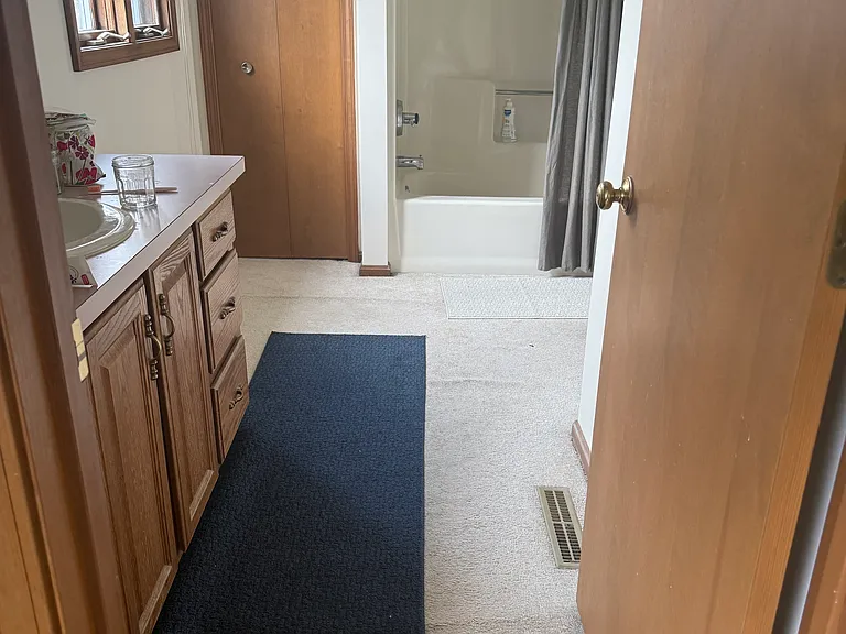 upstairs bathroom ensuite to master bedroom