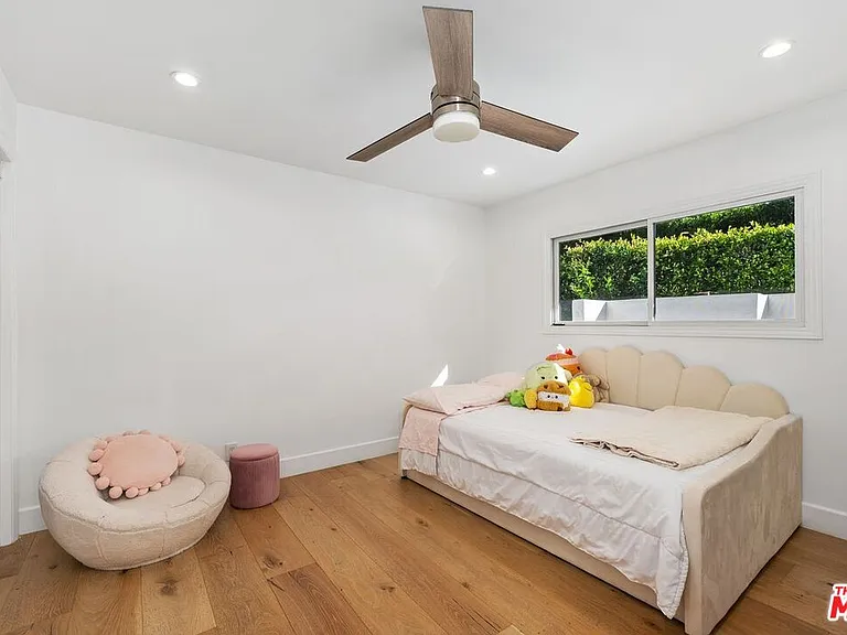 2120 San Ysidro Dr — Photo 25