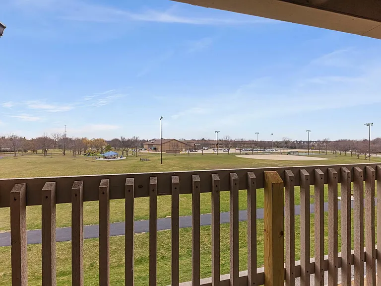 208 Glengarry Dr #302 — Photo 17