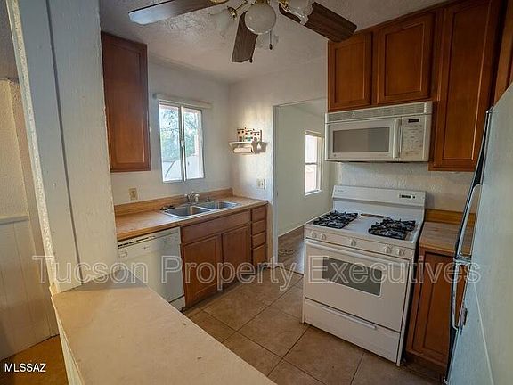 4th image of 804 N Perry Ave