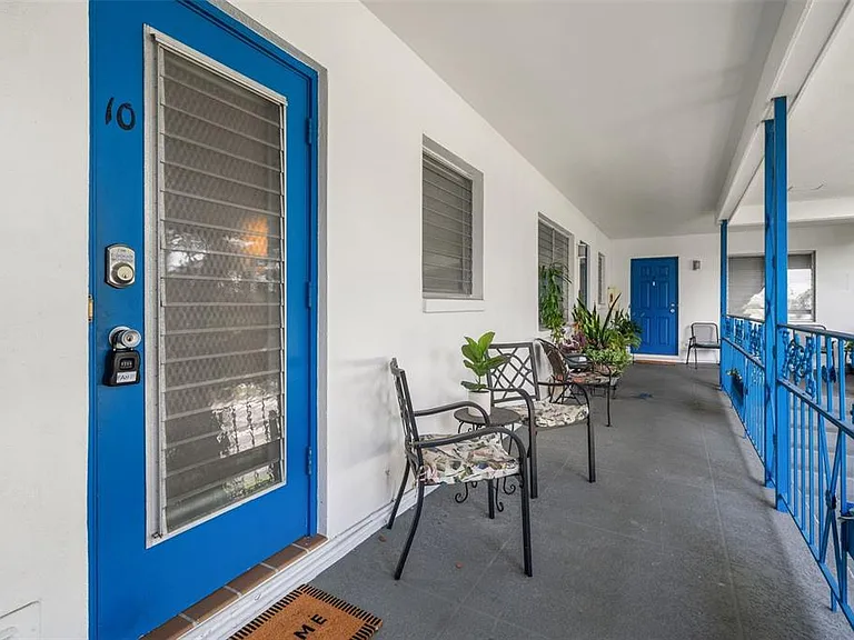 800 Beach Dr NE #10 — Photo 13