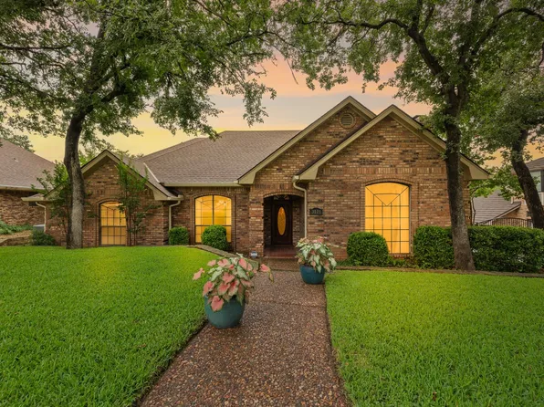 3121 Oakdale Dr, Hurst, TX 76054