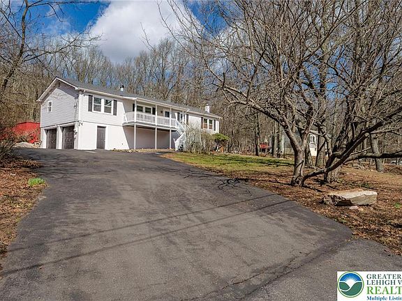 3rd image of 107 Mount Ranier Rd