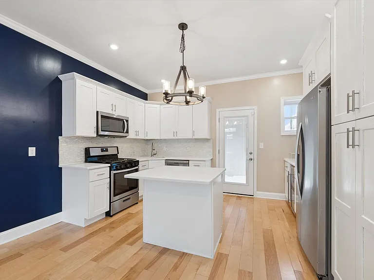 2809 W Jefferson St — Photo 5