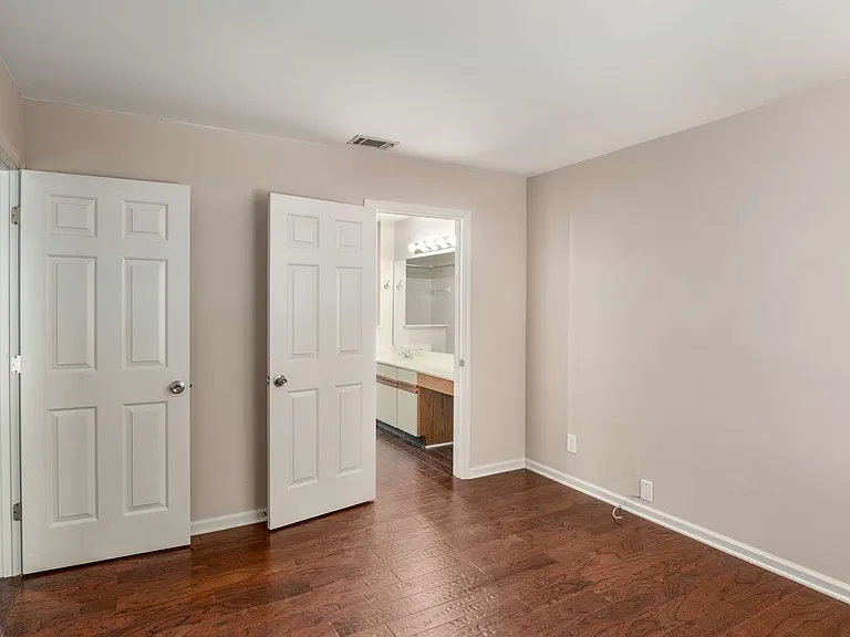209 14th St NE #208 — Photo 18