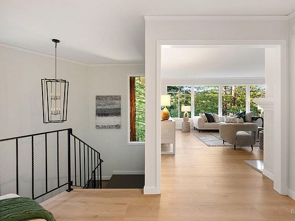 4th image of 403 Woodland Road