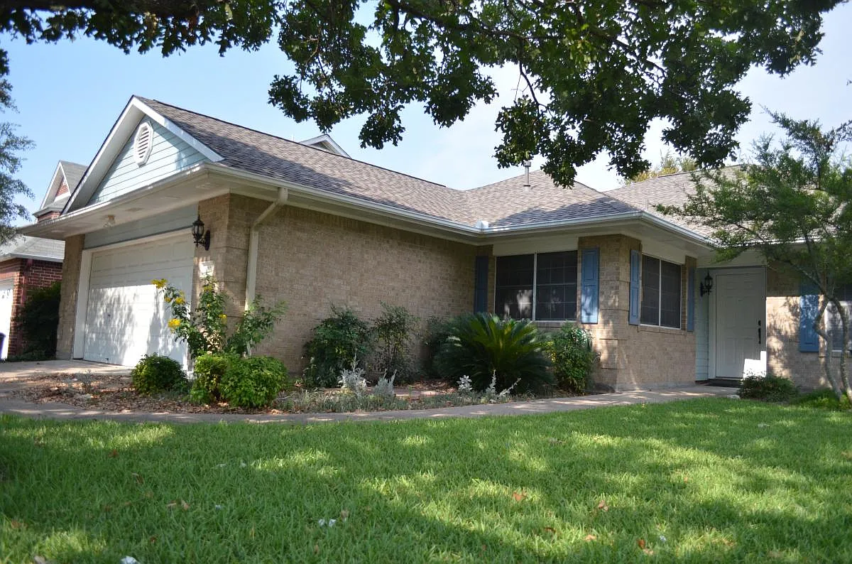 3 bed, 1950 sqft, $2,280 — Photo 1