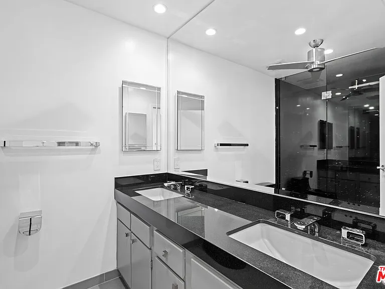 4267 Marina City Dr #Penthouse 4 — Photo 30