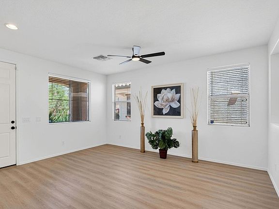 5th image of 1672 E Elgin St