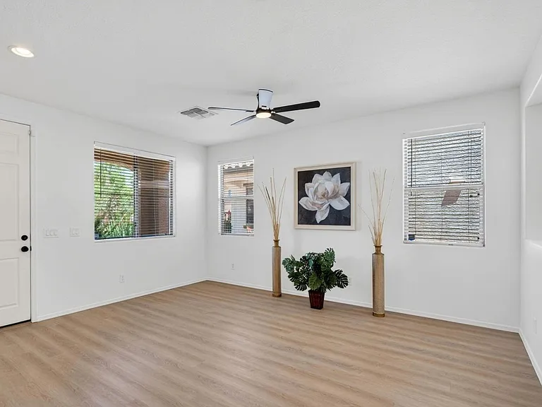 1672 E Elgin St — Photo 5