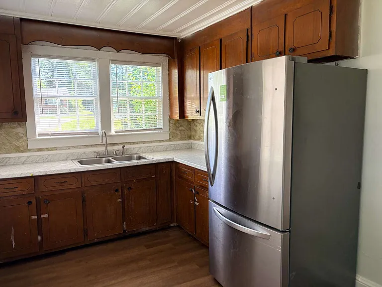 230 W Wood St — Photo 4