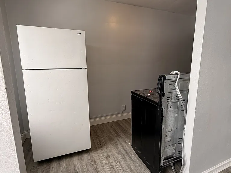 417 N Dixie Way #5 — Photo 7