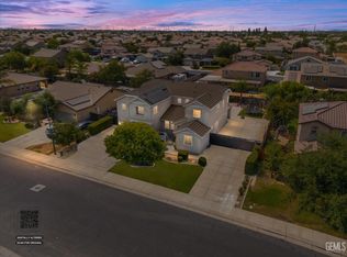 15939 La Strada Ct, Bakersfield, CA 93314
