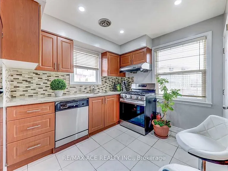 132 Janray Dr #MAIN — Photo 3