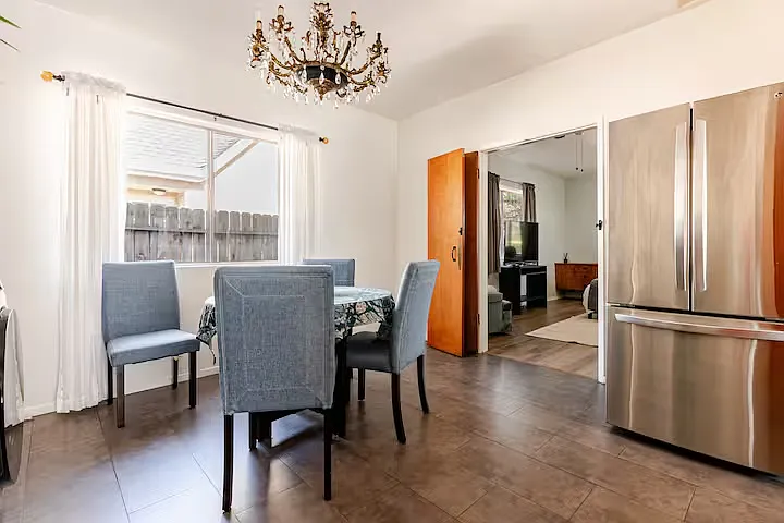 1427 Carmona Ave — Photo 13