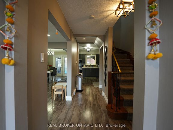 2nd image of 8 Ralgreen Cres