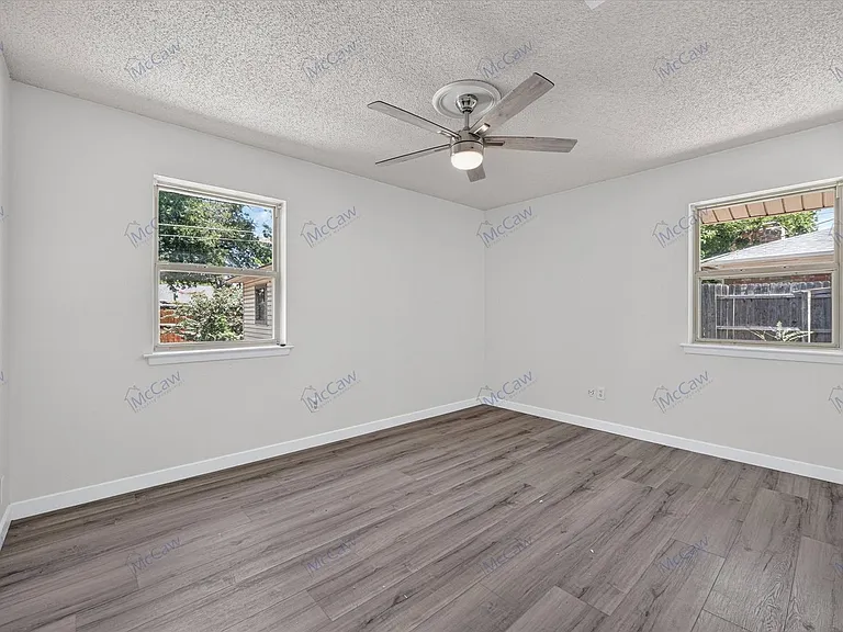 1901 Knoxville Dr — Photo 12