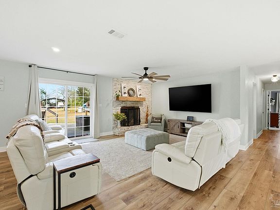 4th image of 690 Cooley Rd