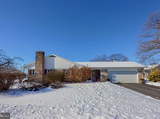 805 W Main St, New Holland, PA 17557