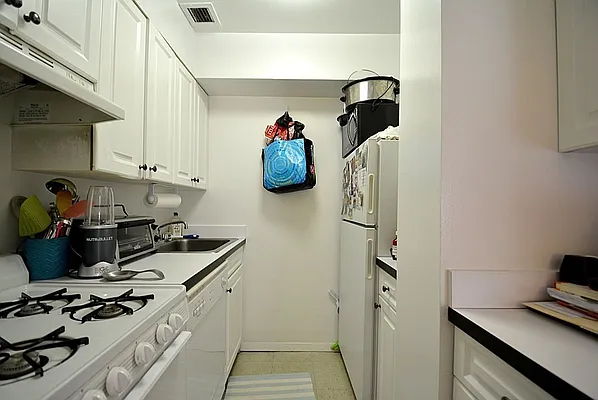 Rented by Compass | media 25