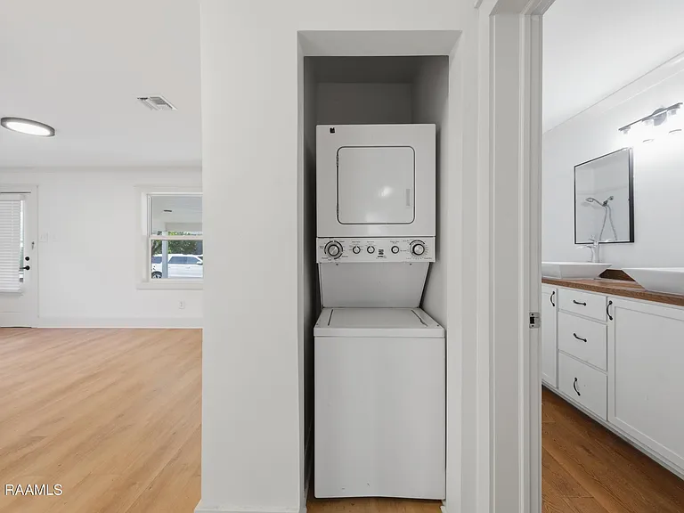 104 Howard Ave — Photo 17