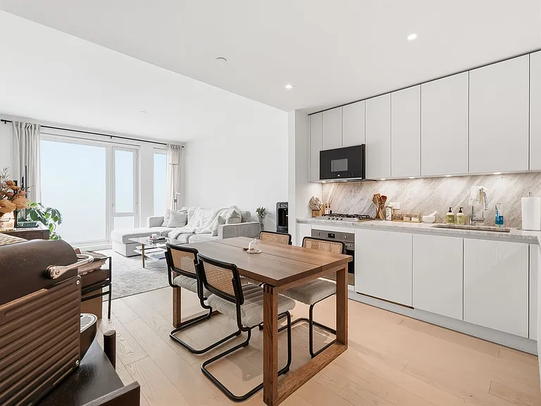 144 1st St #5H — Photo 4