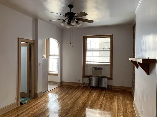 Rented by Salon Realty Corp | media 12