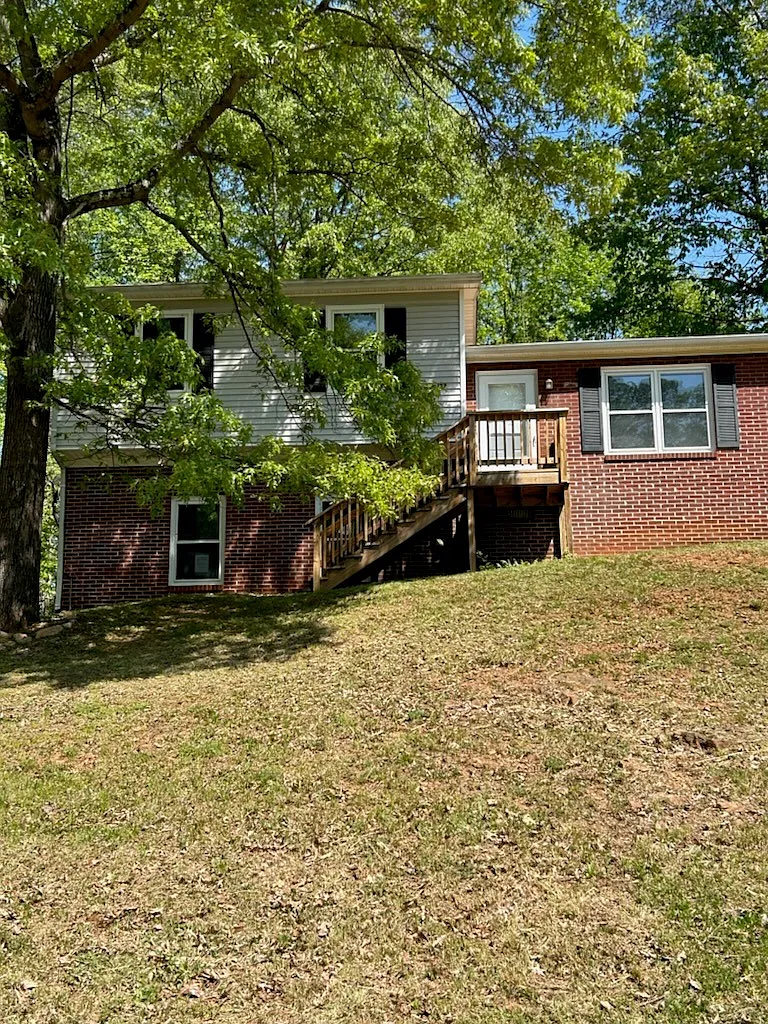 3 bed, 1300 sqft, $1,300 — Photo 1