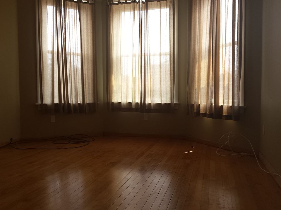 1st image of 2046 W Augusta Blvd