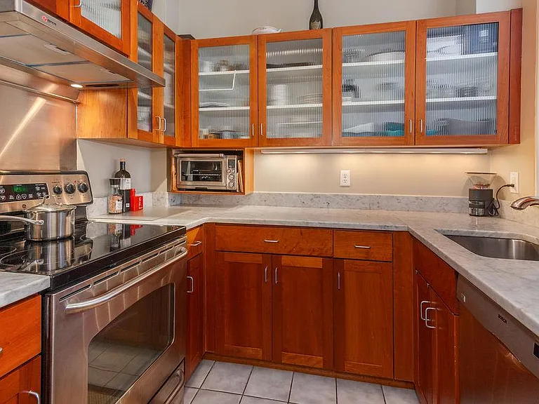 495 Columbus Ave #2 — Photo 9