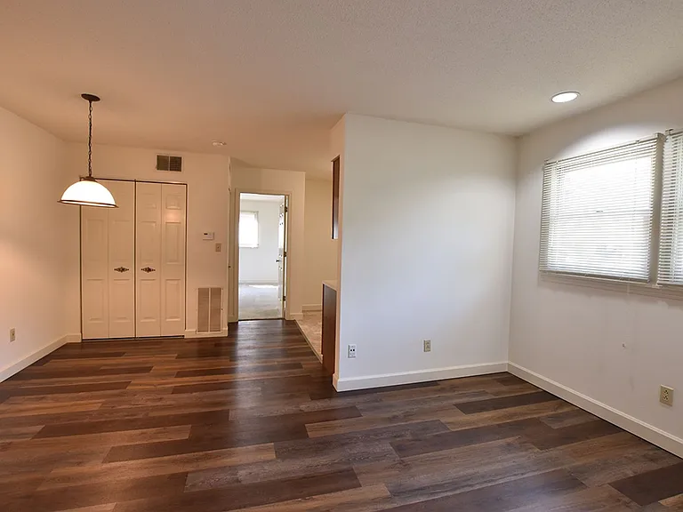 507 W Green St — Photo 13
