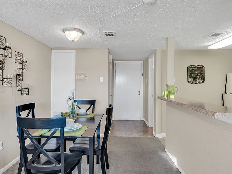 Windsong Apartments — Photo 81
