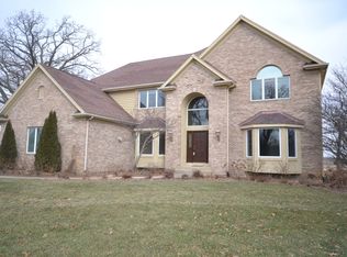 40W490 Stonecrest Dr, Elgin, IL 60124