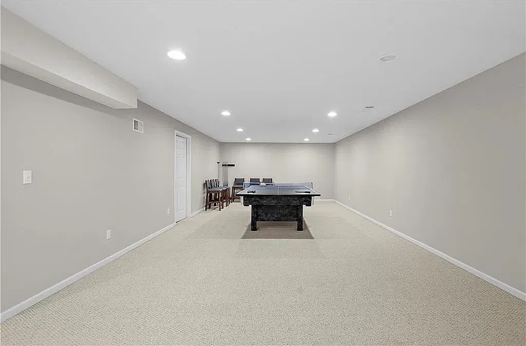 5 bed, 4.5 bath, 4315 sqft, $5,000 — Photo 4