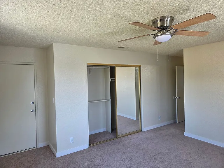 DNY9329 — Photo 8