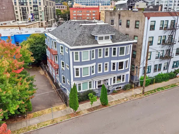 1714 NW Couch St APT 7, Portland, OR 97209