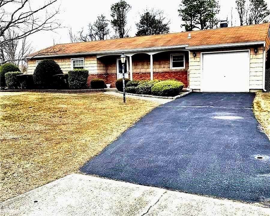 1st image of 5 Barry Ln