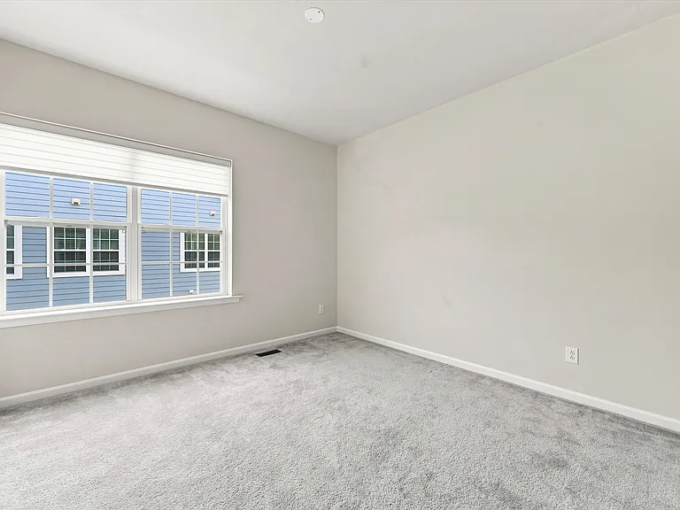 160 Shilling Ave — Photo 15