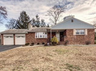 15 Maple St, Helmetta, NJ 08828